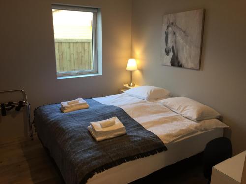 Posteľ alebo postele v izbe v ubytovaní Reykjadalur Guesthouse