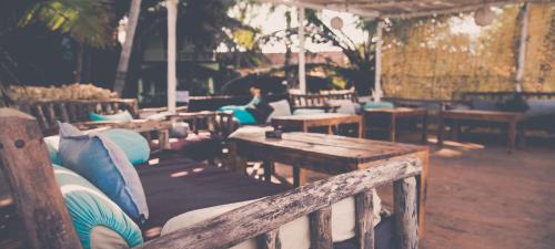 Anahata Retreat Beach Front Ashwem Goaにあるレストランまたは飲食店