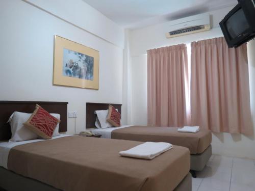 Un pat sau paturi într-o cameră la Virgo Batik Resort