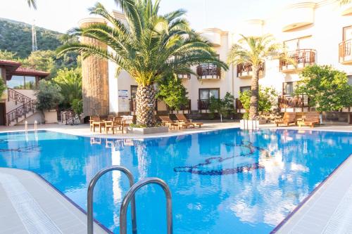 Πισίνα στο ή κοντά στο Ipek Garden Palace Residence