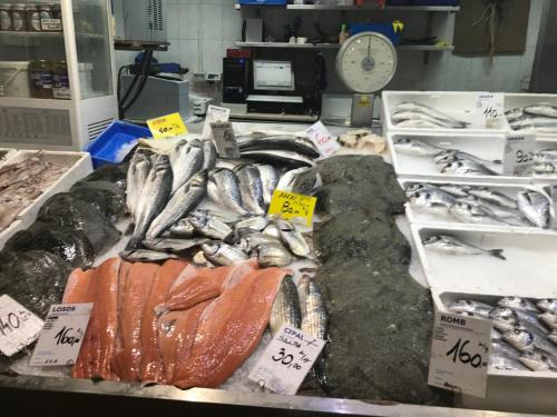 a large display of fish in a fish market at Monte Paradiso Panorama in Pula