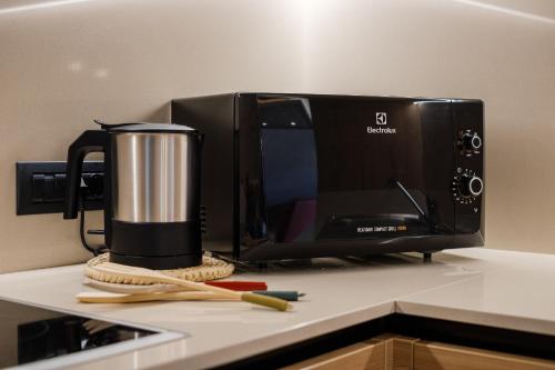 a kitchen counter with a coffee maker and a microwave at Chalet Bellavista in Livigno