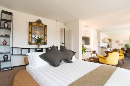 Postel nebo postele na pokoji v ubytování MURANO Suites BOUTIQUE Apartments