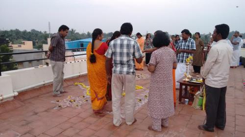 a group of people standing on a roof at Ramana Towers in Tiruvannāmalai