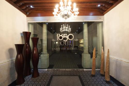 a window of a hotel with a chandelier at 1850 Hotel Boutique in Guanajuato