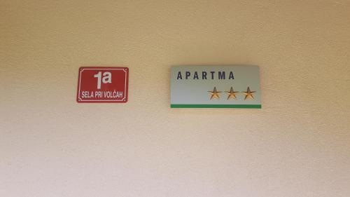Sijil, anugerah, tanda atau dokumen lain yang dipamerkan di Apartments Petrin