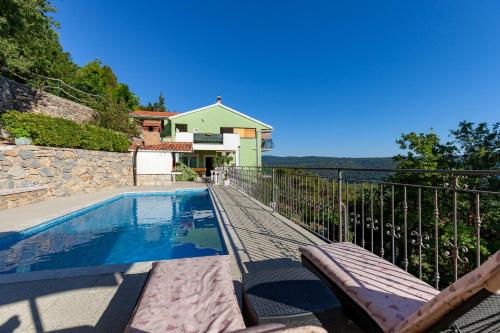 Apartment Stela with heated private pool and Whirlpool Gornje Sitno