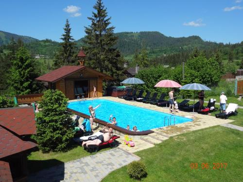 The swimming pool at or close to Alpenhof Pansion