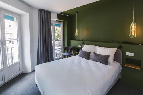 Postel nebo postele na pokoji v ubytování Le Petit Cosy Hôtel