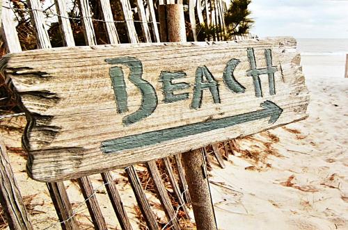 Pantai di atau dekat dengan rumah percutian