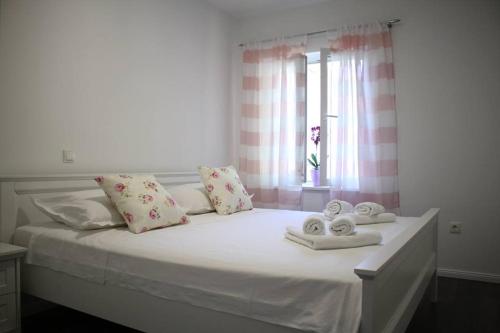 Postel nebo postele na pokoji v ubytování Apartments Holiday Baška Voda