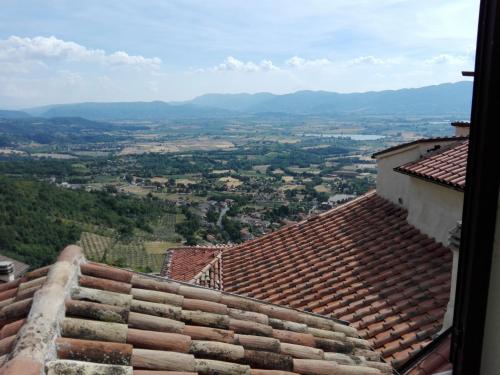 a view of a city from the roof of a building at La casetta dei Desideri in Poggio Bustone