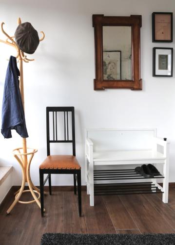 a living room with a chair and a mirror at Rekreační vilka Zlenice in Zlenice 