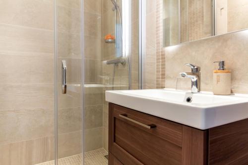 Et badeværelse på Beach House Villa - Ap. 2