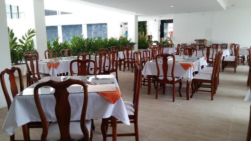 A restaurant or other place to eat at Suite Sumapaz Hotel