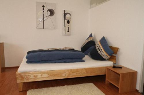 Ein Bett oder Betten in einem Zimmer der Unterkunft Ferienwohnung - Konvikt Nr. 3