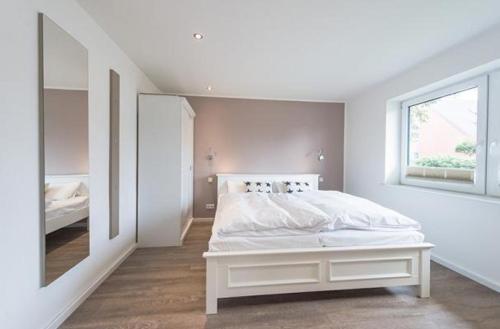 Postel nebo postele na pokoji v ubytování Seerose-Landhaus-Tadsen