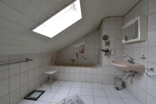 Kylpyhuone majoituspaikassa Ferienwohnung-Zeller