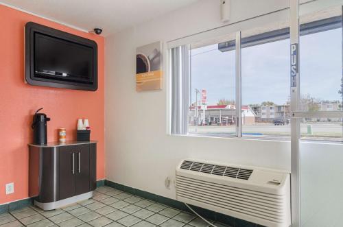 a kitchen with a tv and a window at Motel 6-Topeka, KS - Northwest in Topeka