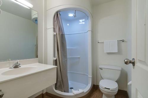 Ванна кімната в Motel 6-Topeka, KS - Northwest