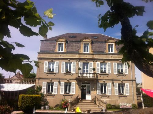 an old house in the city of geneva at O Mylle Douceurs in Le Crotoy