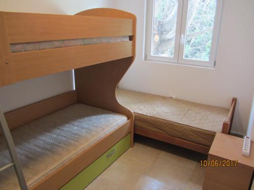 Dviaukštė lova arba lovos apgyvendinimo įstaigoje Holiday Home Idyllic Cottage
