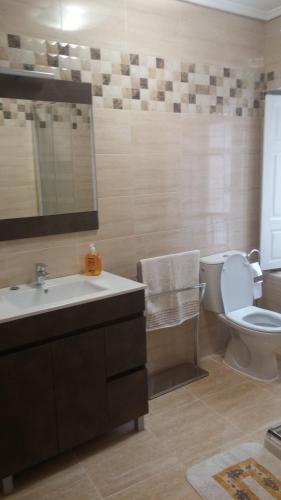 Ένα μπάνιο στο Apartamentos Puente Viesgo Viviendas Rurales