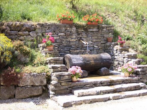 Κήπος έξω από το Ferme Auberge du Bessard