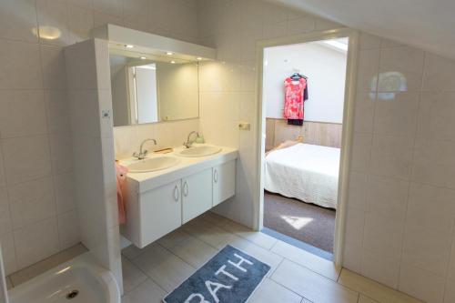 Ένα μπάνιο στο B&B It Waldspultsje