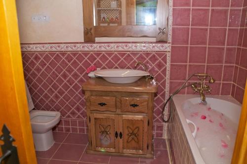 Koupelna v ubytování Casa Aingeru