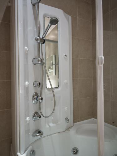 a shower in a bathroom with a white tub at Casalgrande Hotel in Salvaterra