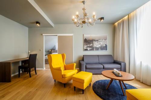 Coin salon dans l'établissement Apartments Bohemia Rhapsody