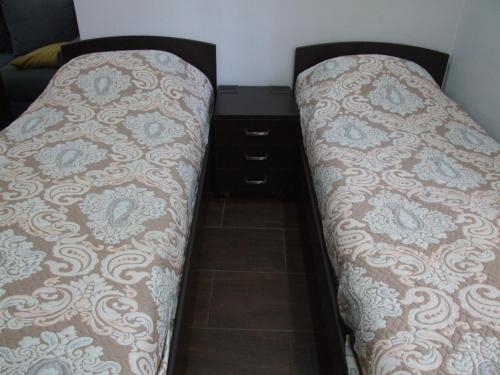  Apartment Paronyan 22 -  Room  picture :   Tea/Coffee maker    Shower    TV                           