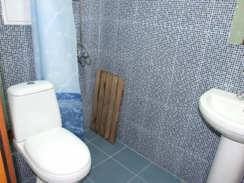  Apartment Paronyan 22 -  Room  picture :   Tea/Coffee maker    Shower    TV                           