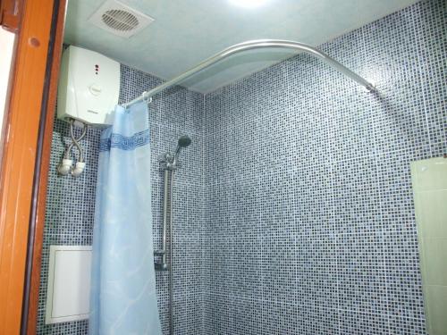  Apartment Paronyan 22 -  Room  picture :   Tea/Coffee maker    Shower    TV                           