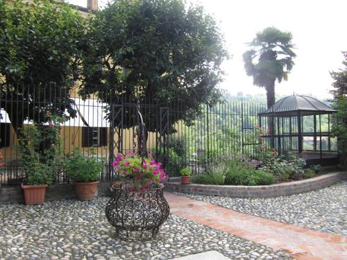 Taman di luar B&B AL BRIC