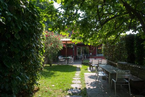 a garden with a table and chairs under a tree at Osteria Locanda Brack in Gudo