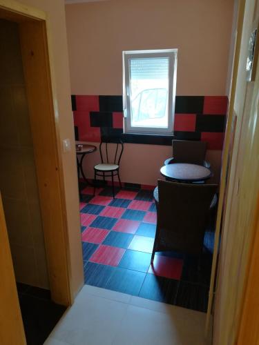 a small room with a table and a window at Cinema House Single & Double Rooms & Studio Apartments in Pula