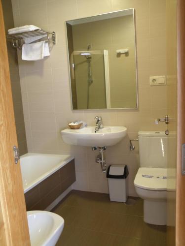 Bilik mandi di Hotel Minso