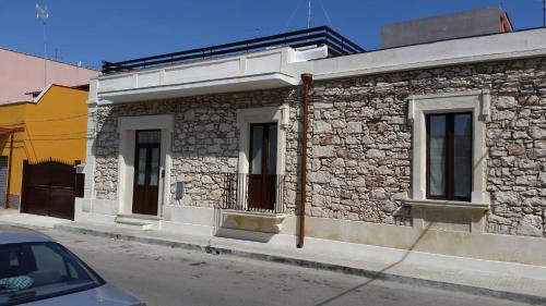 a stone building on the side of a street at La casa di Bice in Cassibile