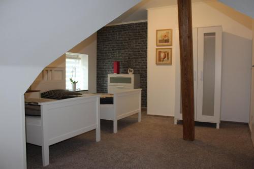 an attic room with a desk and a brick wall at Ferienwohnung zum Nordlicht in Bassum