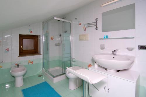 A bathroom at Dominella 2