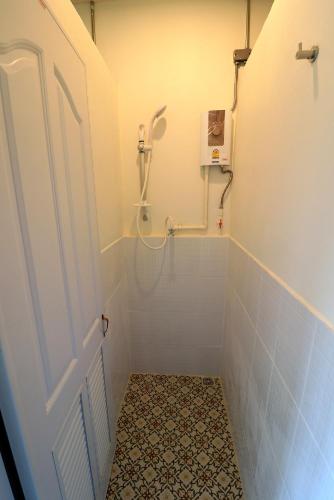 Un baño de Krit Hostel
