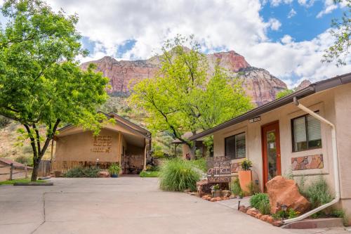 a building with a mountain in the background at Red Rock Inn Cottages in Springdale