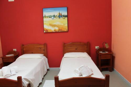 Säng eller sängar i ett rum på Ostello Su Mannau