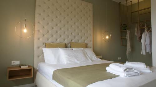 Posteľ alebo postele v izbe v ubytovaní Pinehouse King Suite
