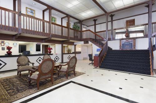 Gallery image of Travelodge by Wyndham Orange County Airport/ Costa Mesa in Costa Mesa
