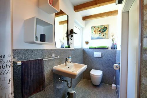 a bathroom with a sink and a toilet at Gesindehaus Charis in Kippenheim