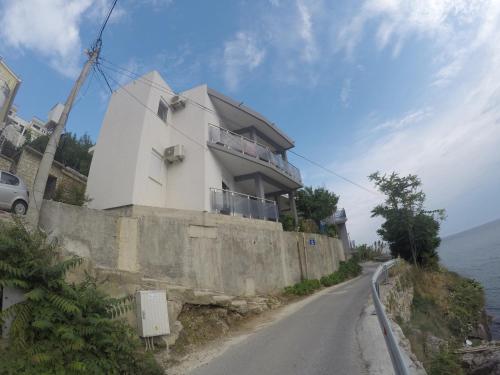 a house on the side of a road at Apartments Klikovac Liman II in Ulcinj