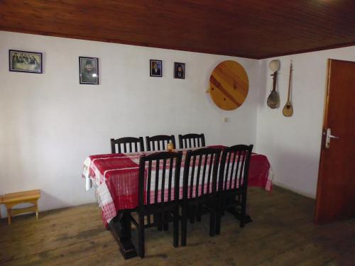 a dining room with a table and four chairs at Kulla e Sadri Lukes in Theth